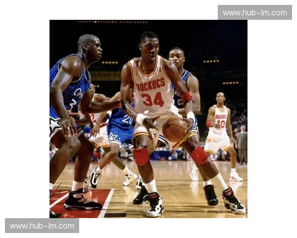 巨兽之巅的终极博弈：奥尼尔与奥拉朱旺，那场改变NBA命运的权力交接